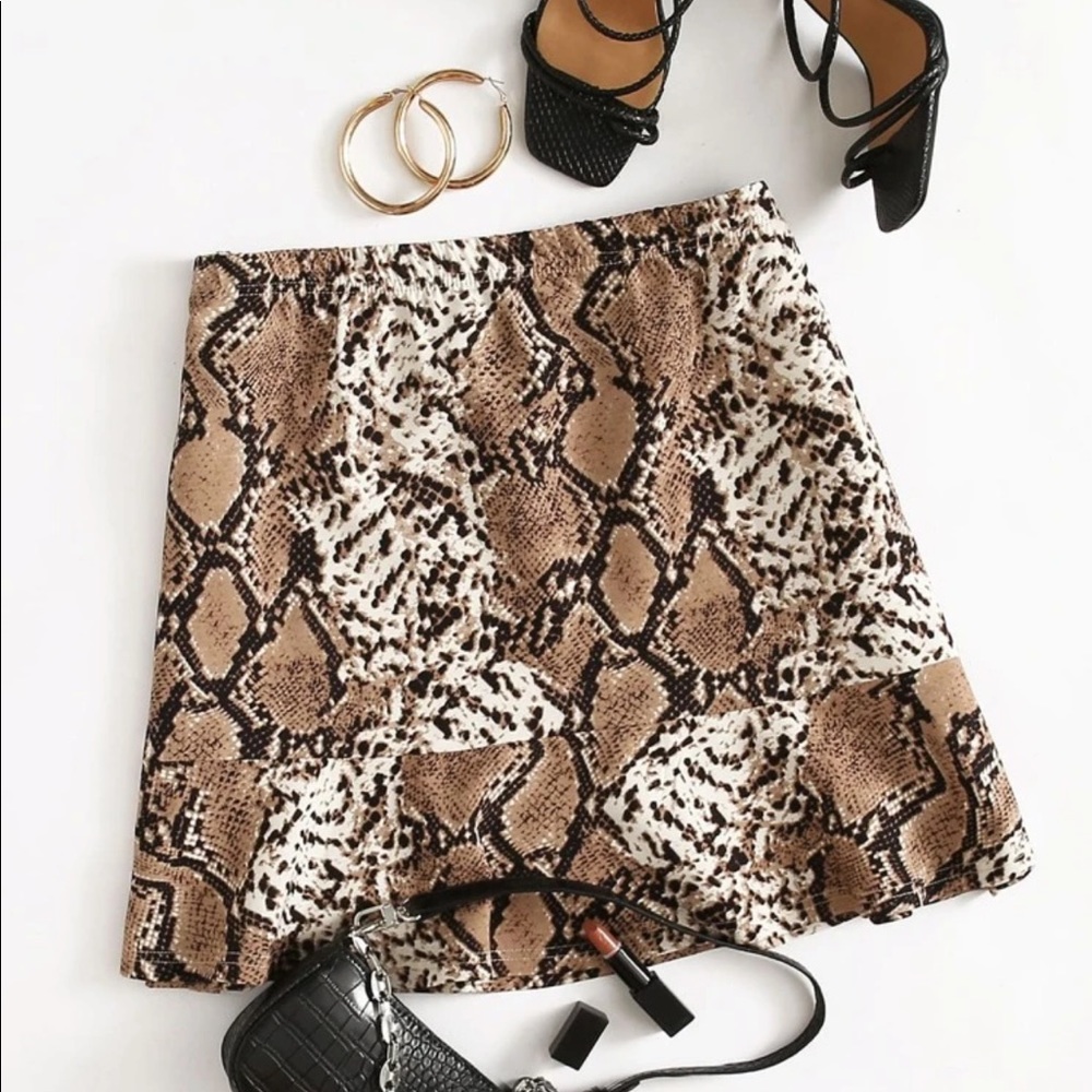 Snakeskin print ruffle hem skirt